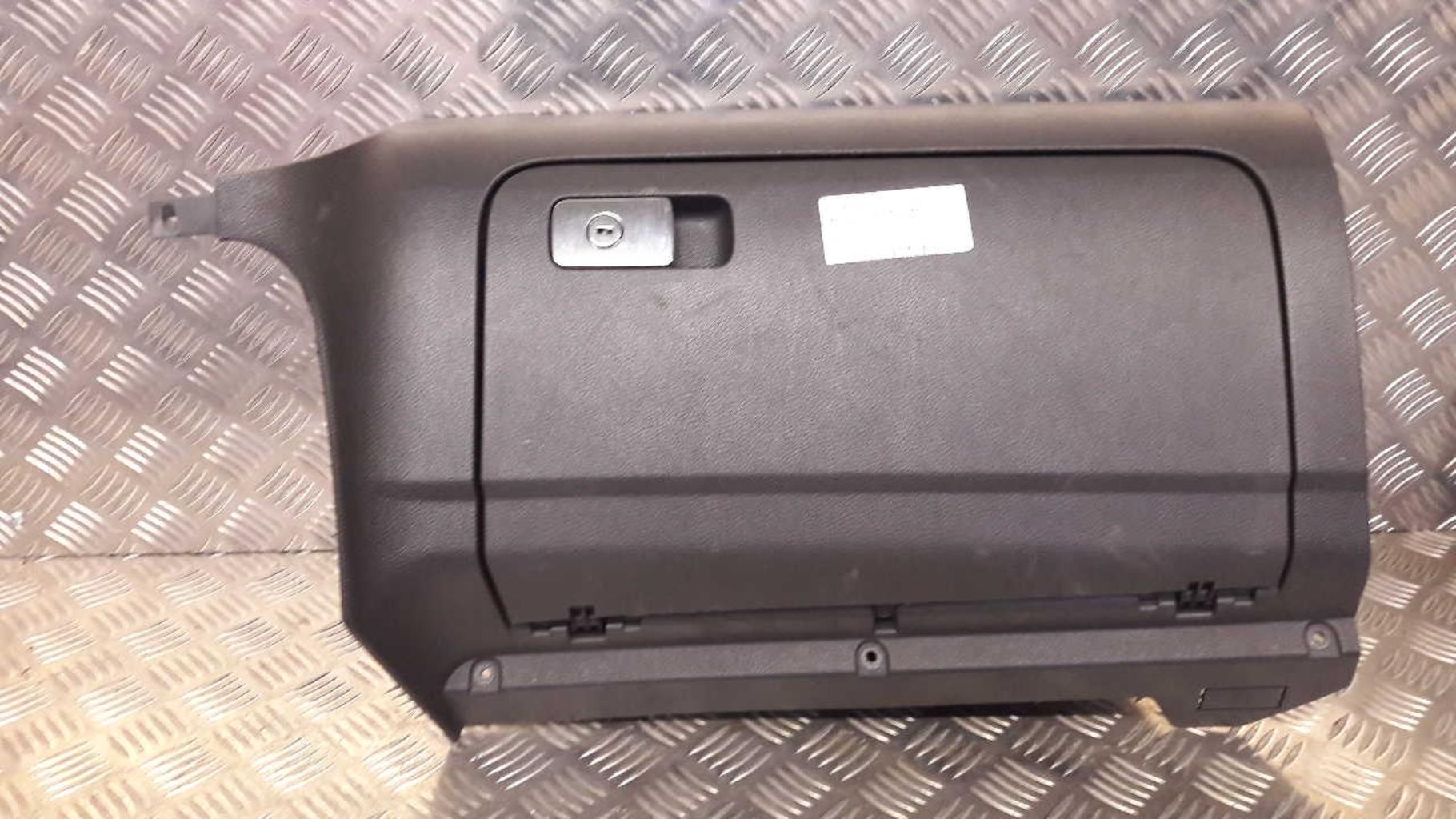 Boite a gants VOLKSWAGEN GOLF 5 Diesel - 1