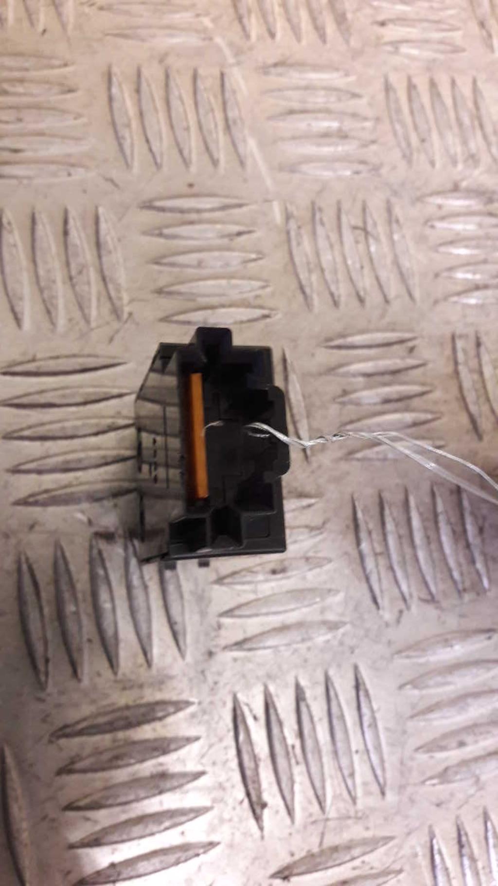 Bouton/Interrupteur PEUGEOT 4007 Diesel - 1