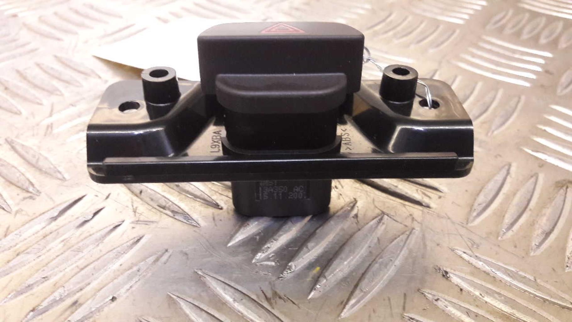 Bouton de warning FORD FIESTA 5 PHASE 2 Diesel - 1
