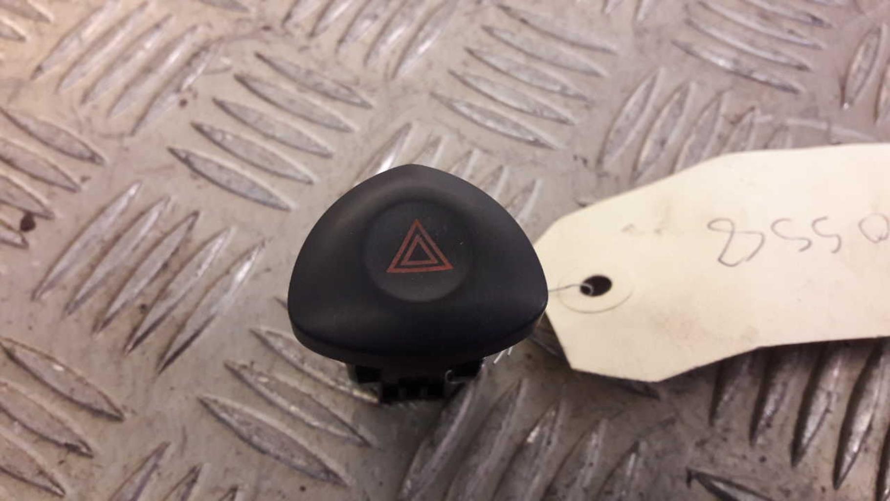 Bouton de warning RENAULT CLIO 2 CAMPUS PHASE 2 Diesel - 1