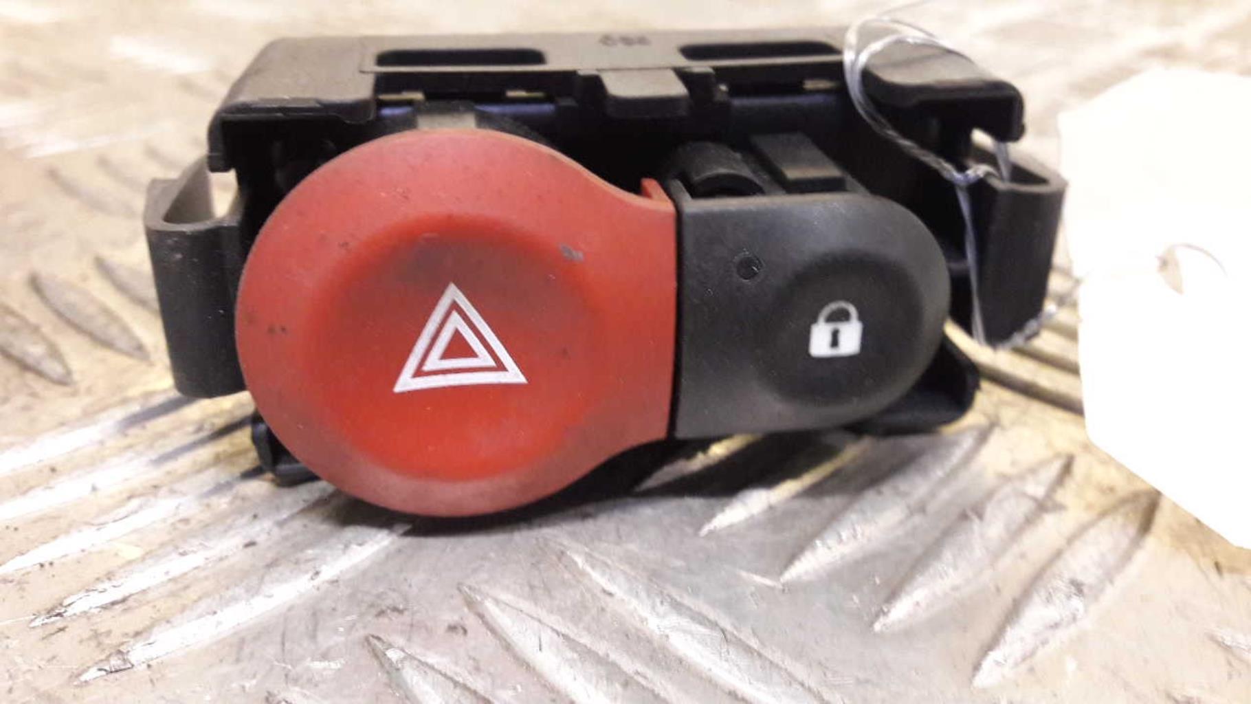 Bouton de warning RENAULT CLIO 3 PHASE 1 Diesel - 1