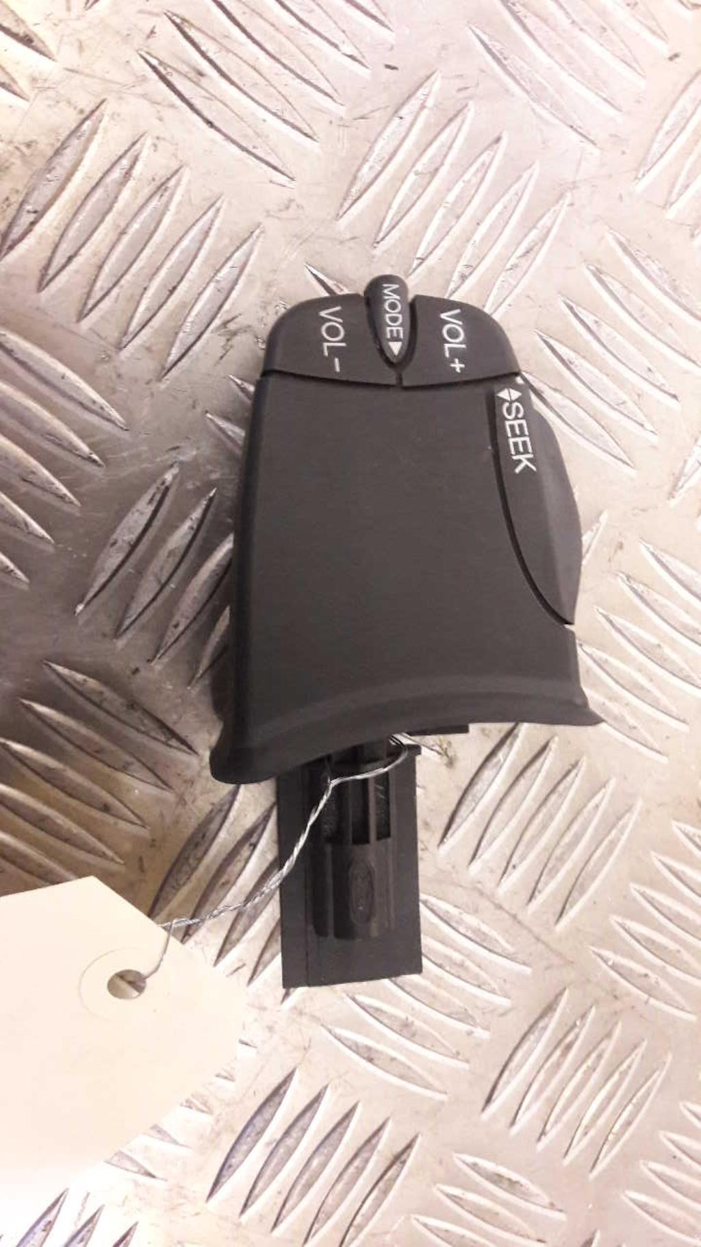 Commande autoradio FORD FIESTA 5 PHASE 2 Diesel - 1