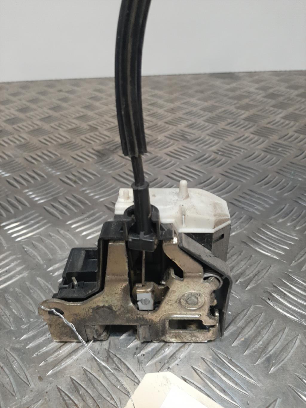 Serrure avant droit RENAULT CLIO 2 PHASE 2 Diesel - 1
