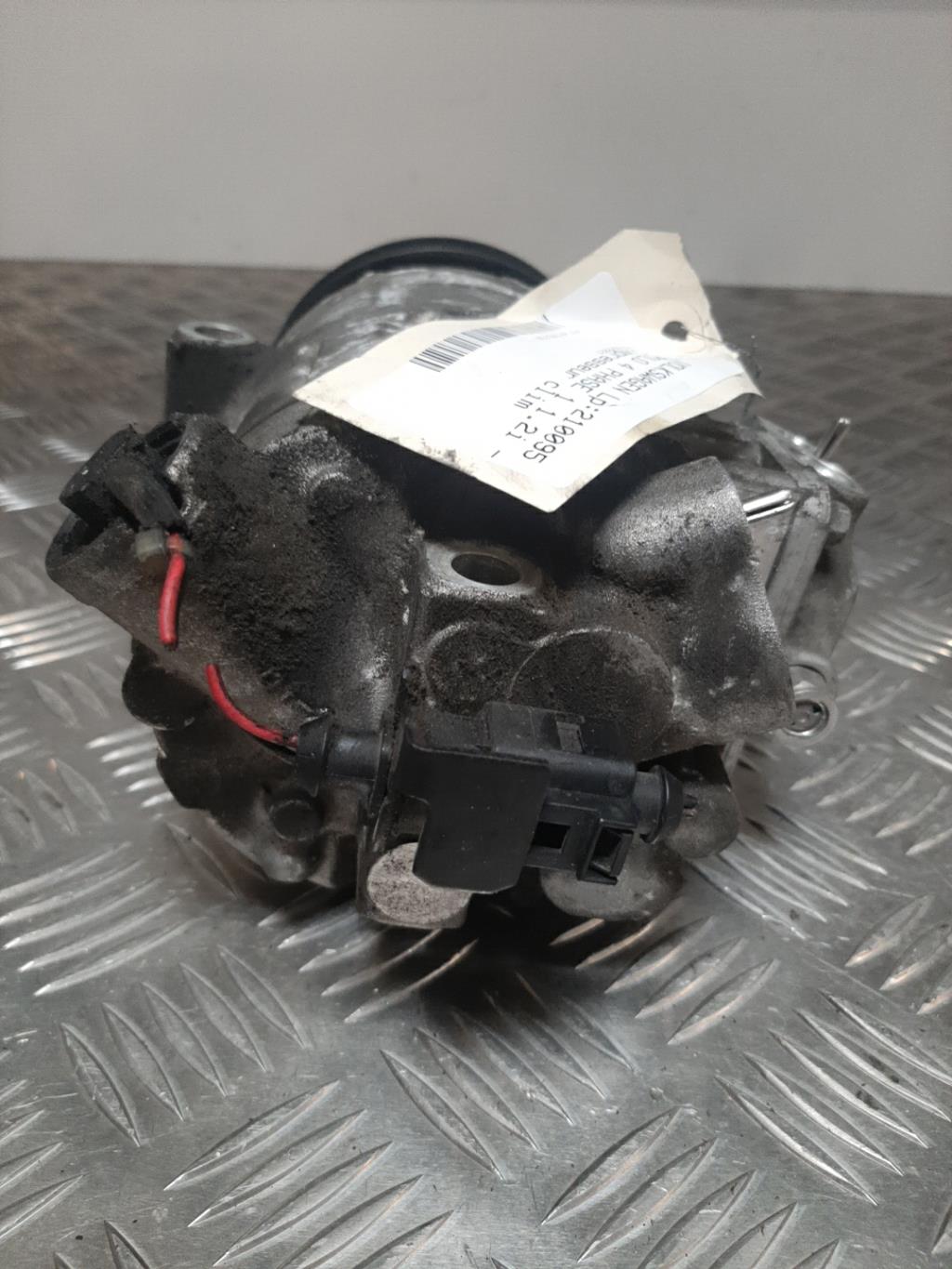 Compresseur clim VOLKSWAGEN POLO 4 PHASE 1 Essence - 1