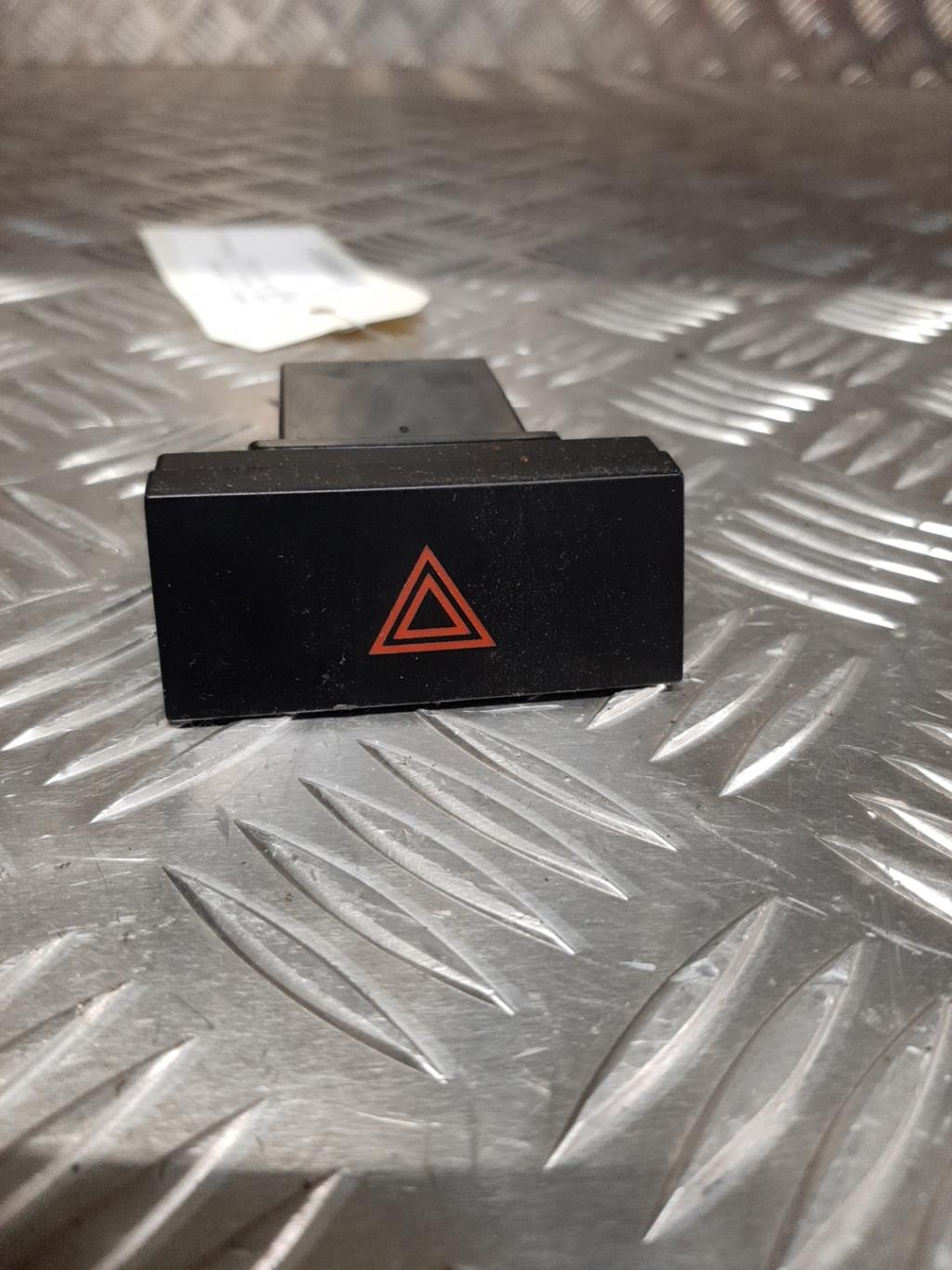 Bouton de warning HYUNDAI COUPE 2 PHASE 2 Essence - 1