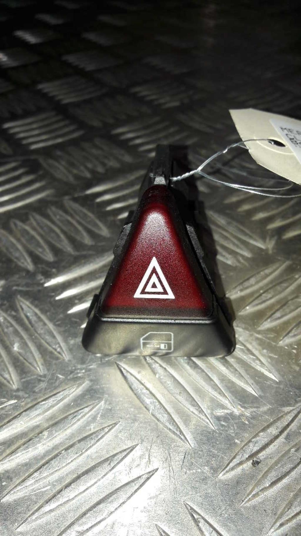 Bouton de warning MERCEDES CLASSE A 168 PHASE 2 Diesel - 1