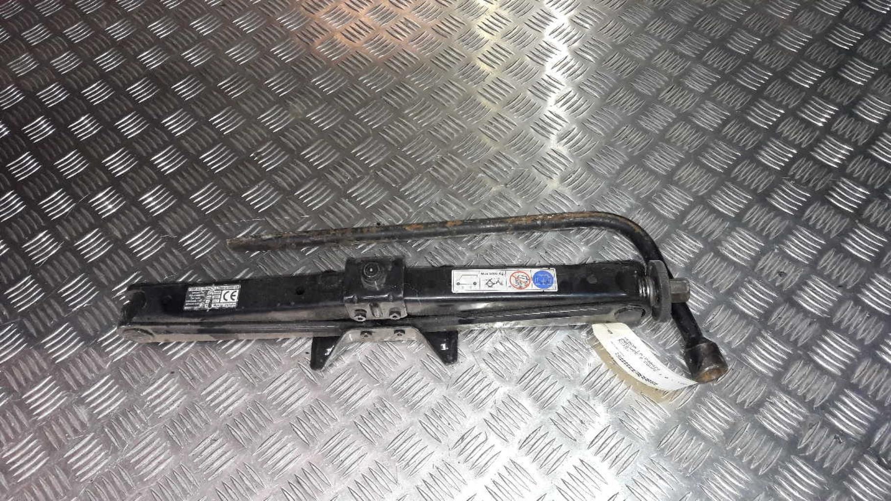 Cric HONDA PRELUDE 2 COUPE Essence - 1