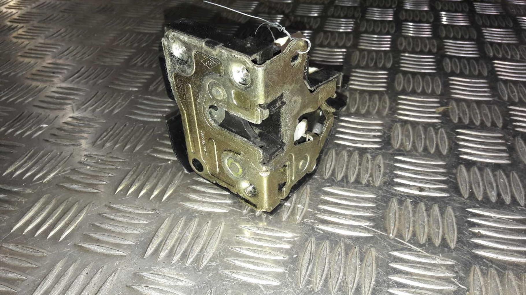 Serrure avant droit RENAULT CLIO 2 PHASE 2 Essence - 1
