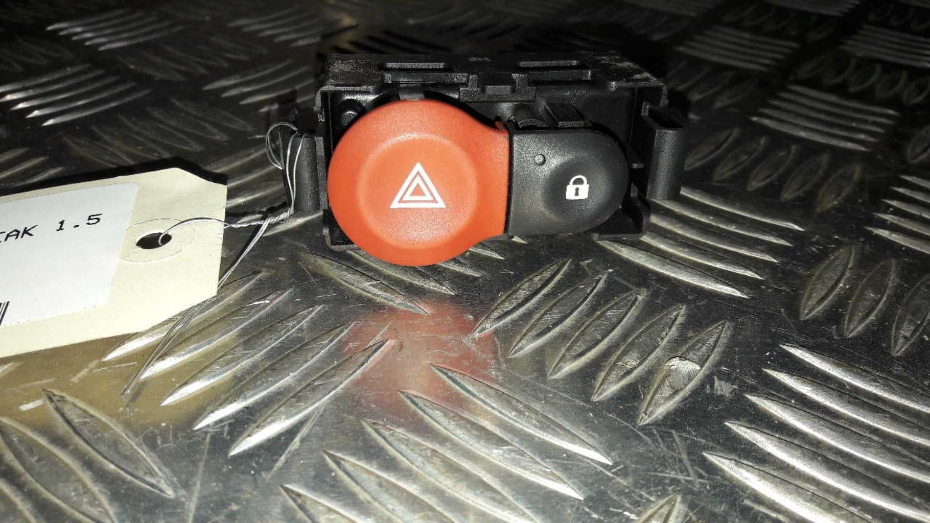 Bouton de warning RENAULT CLIO 3 PHASE 2 BREAK Diesel - 1