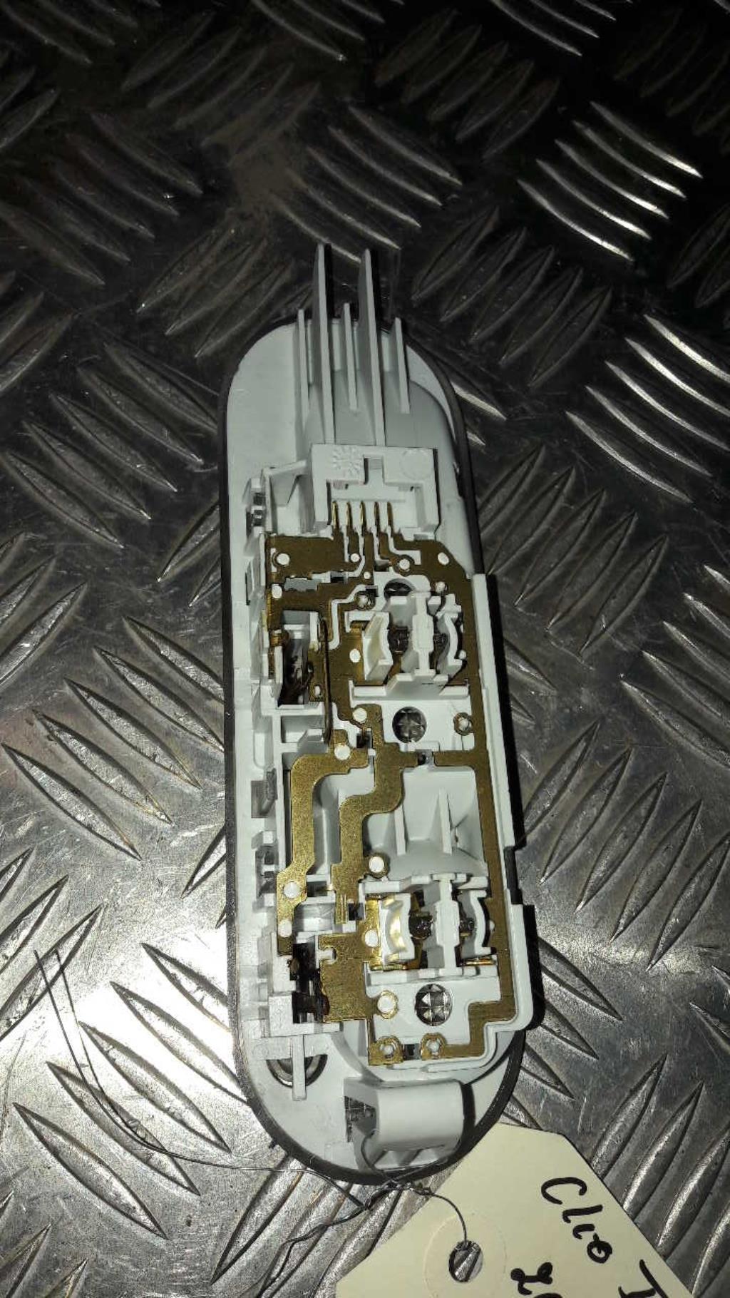 Eclairage de plafonnier RENAULT CLIO 3 PHASE 2 BREAK Diesel - 1