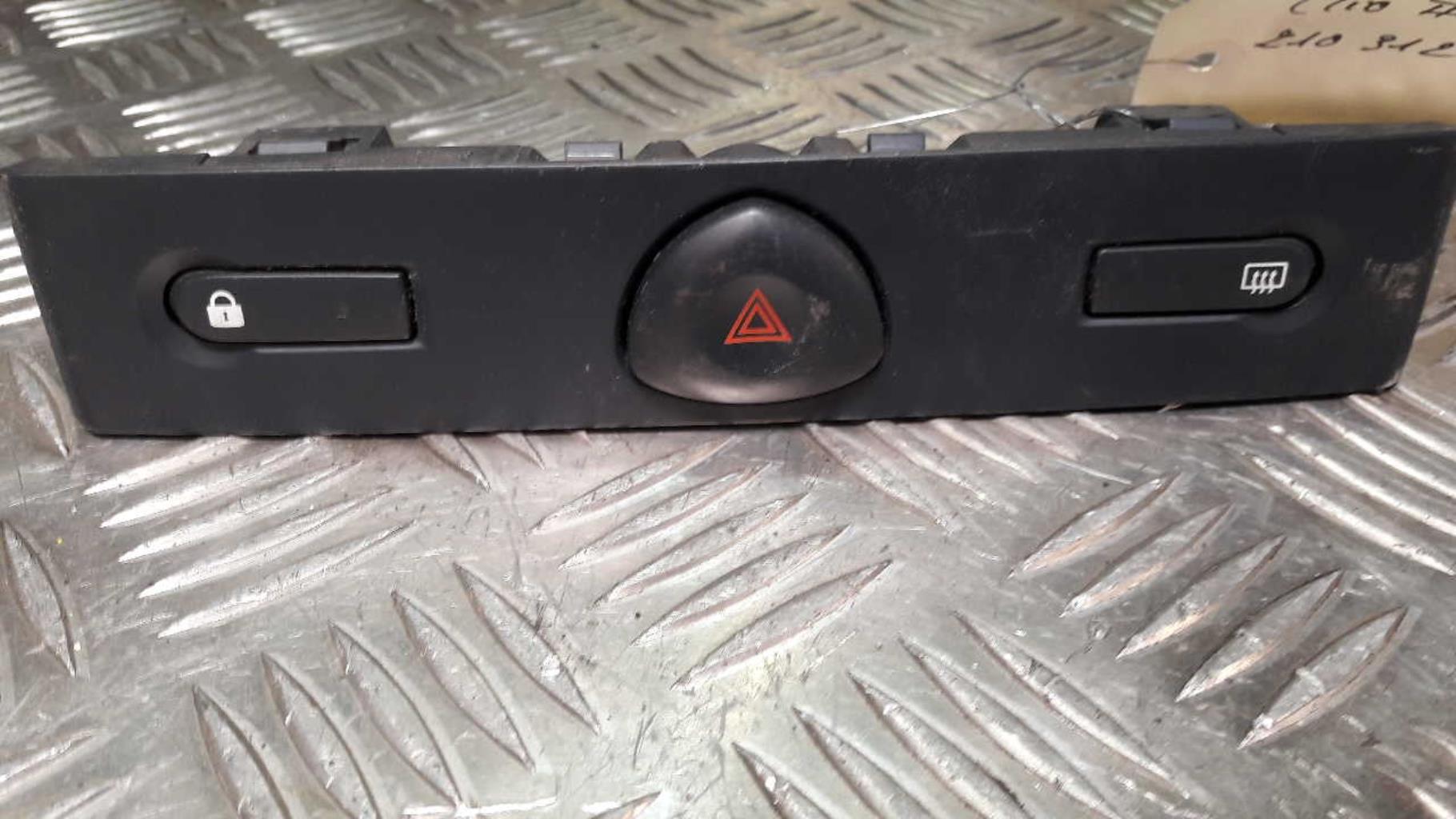 Bouton de warning RENAULT CLIO 2 PHASE 2 Essence - 1
