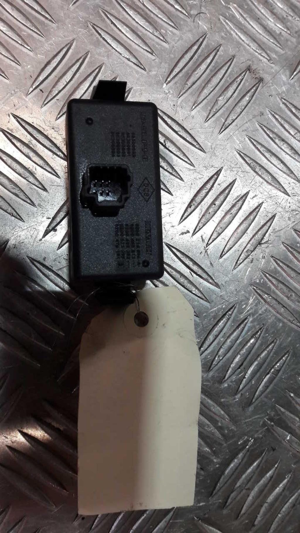 Bouton de warning RENAULT MODUS PHASE 1 Diesel - 1
