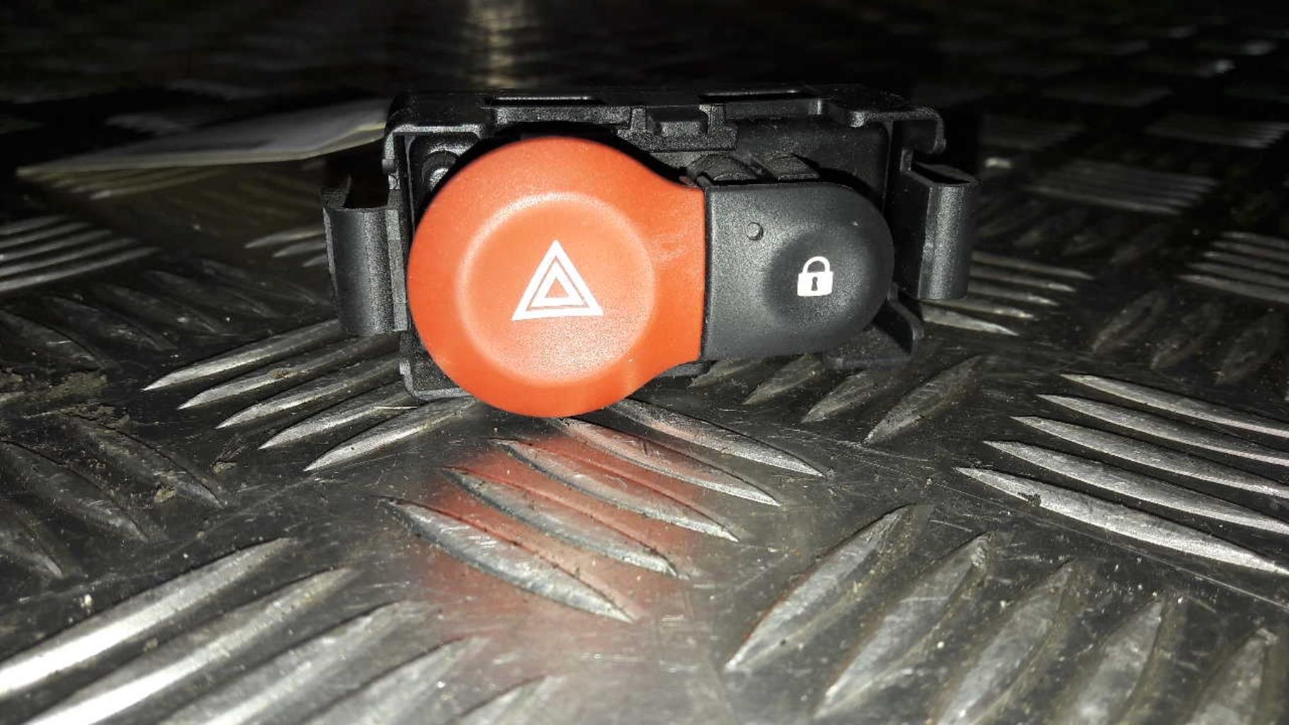 Bouton de warning RENAULT MODUS PHASE 1 Diesel - 1