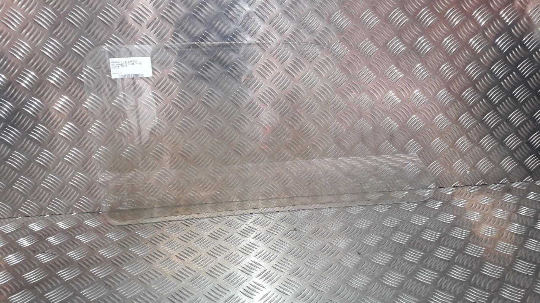 Vitre arriere droit RENAULT R5 PHASE 2 Essence - 1