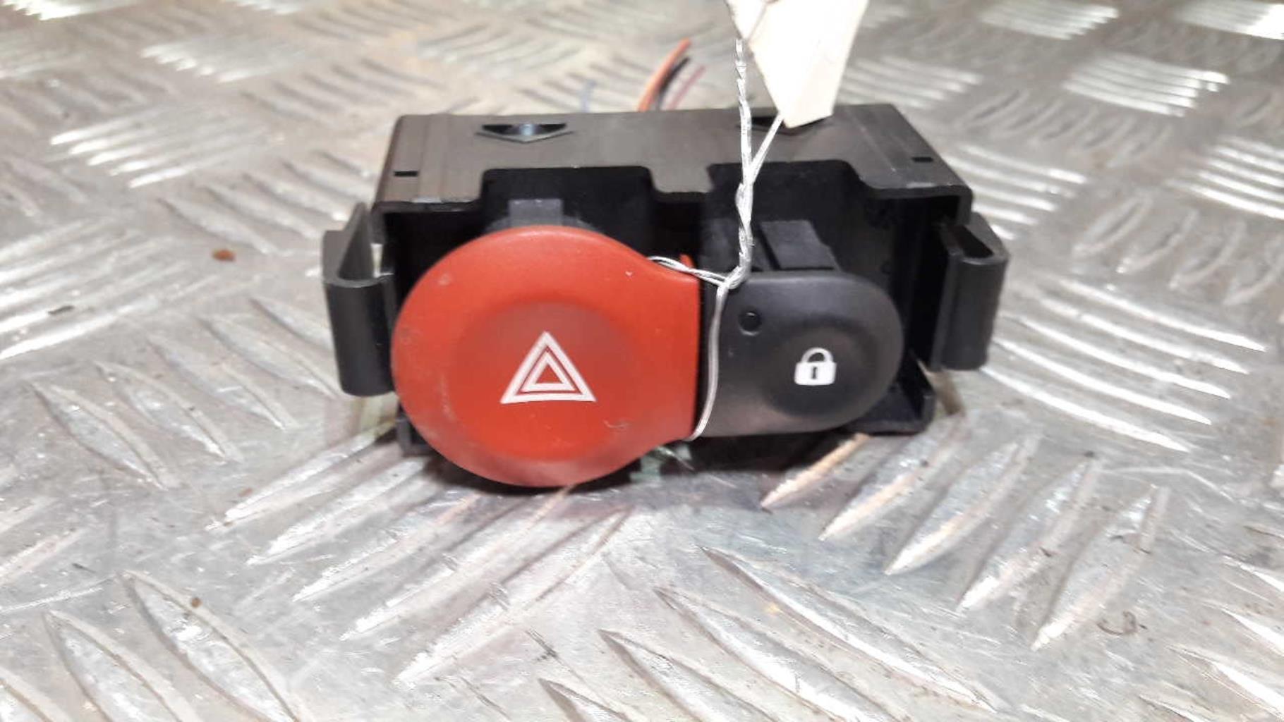 Bouton de warning RENAULT CLIO 3 PHASE 2 Diesel - 1