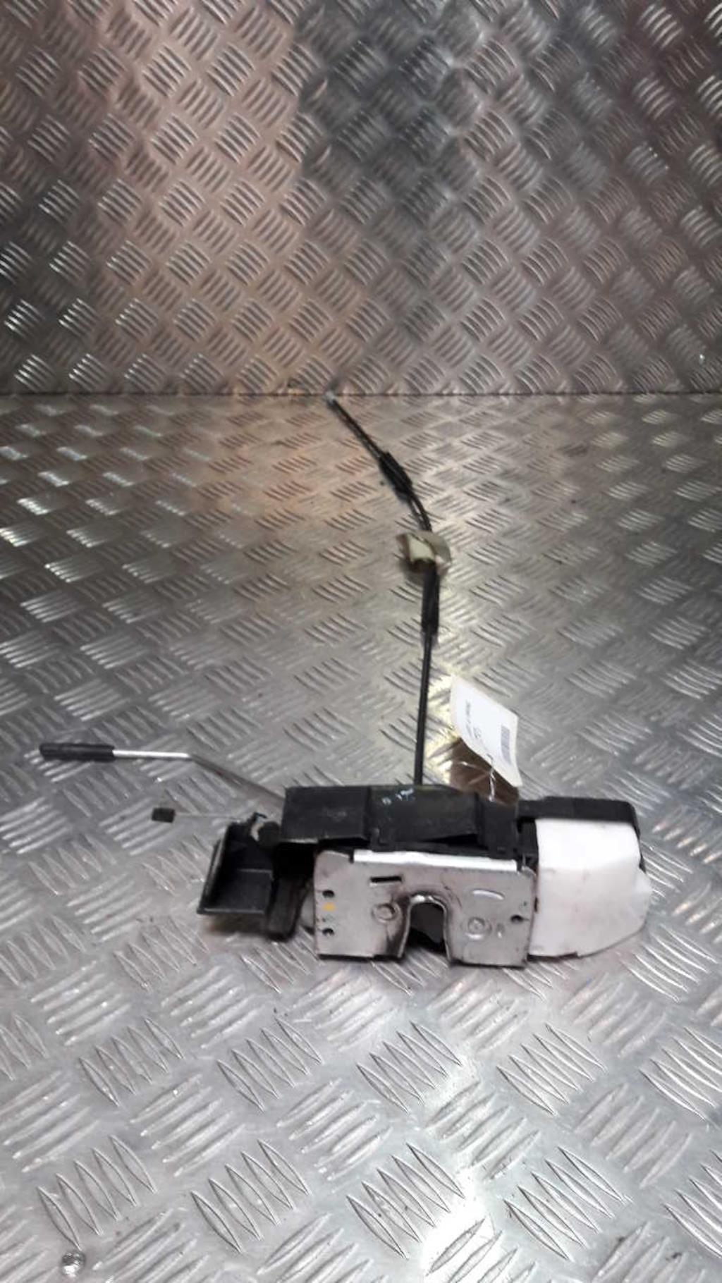 Serrure avant droit VOLKSWAGEN FOX Essence - 1