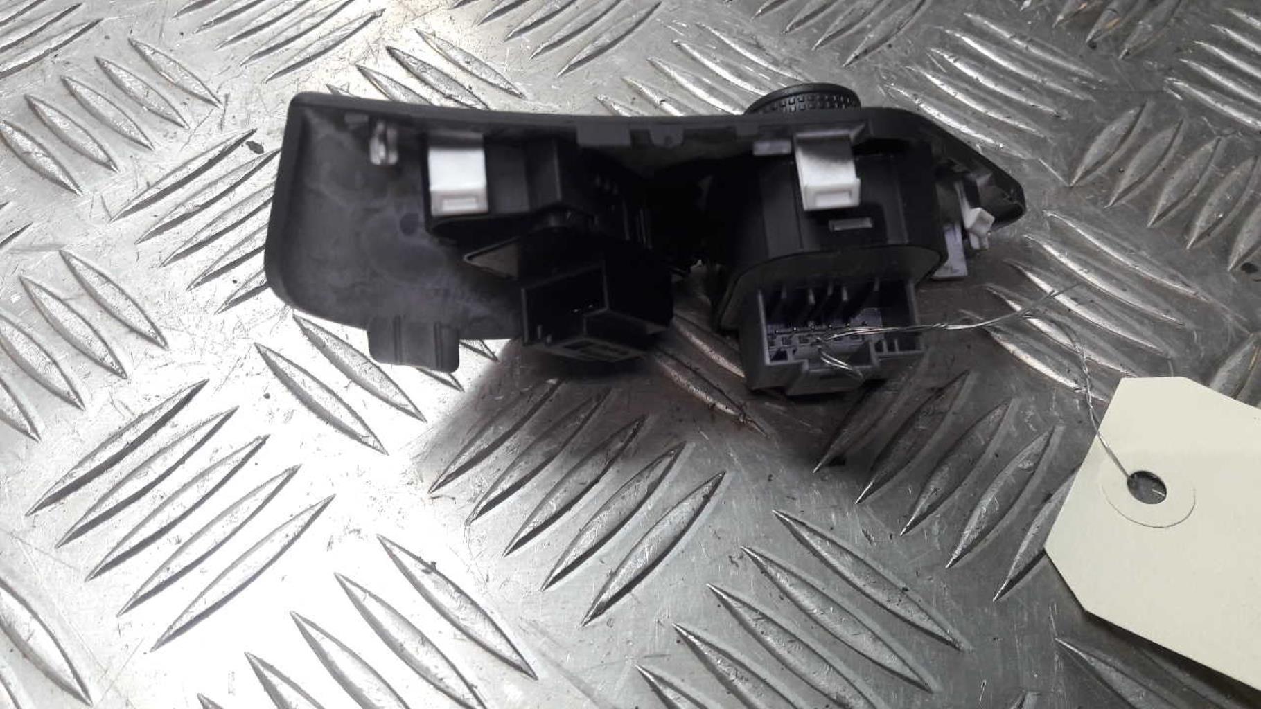 Commande retroviseurs VOLKSWAGEN GOLF 7 PHASE 2 Essence - 1