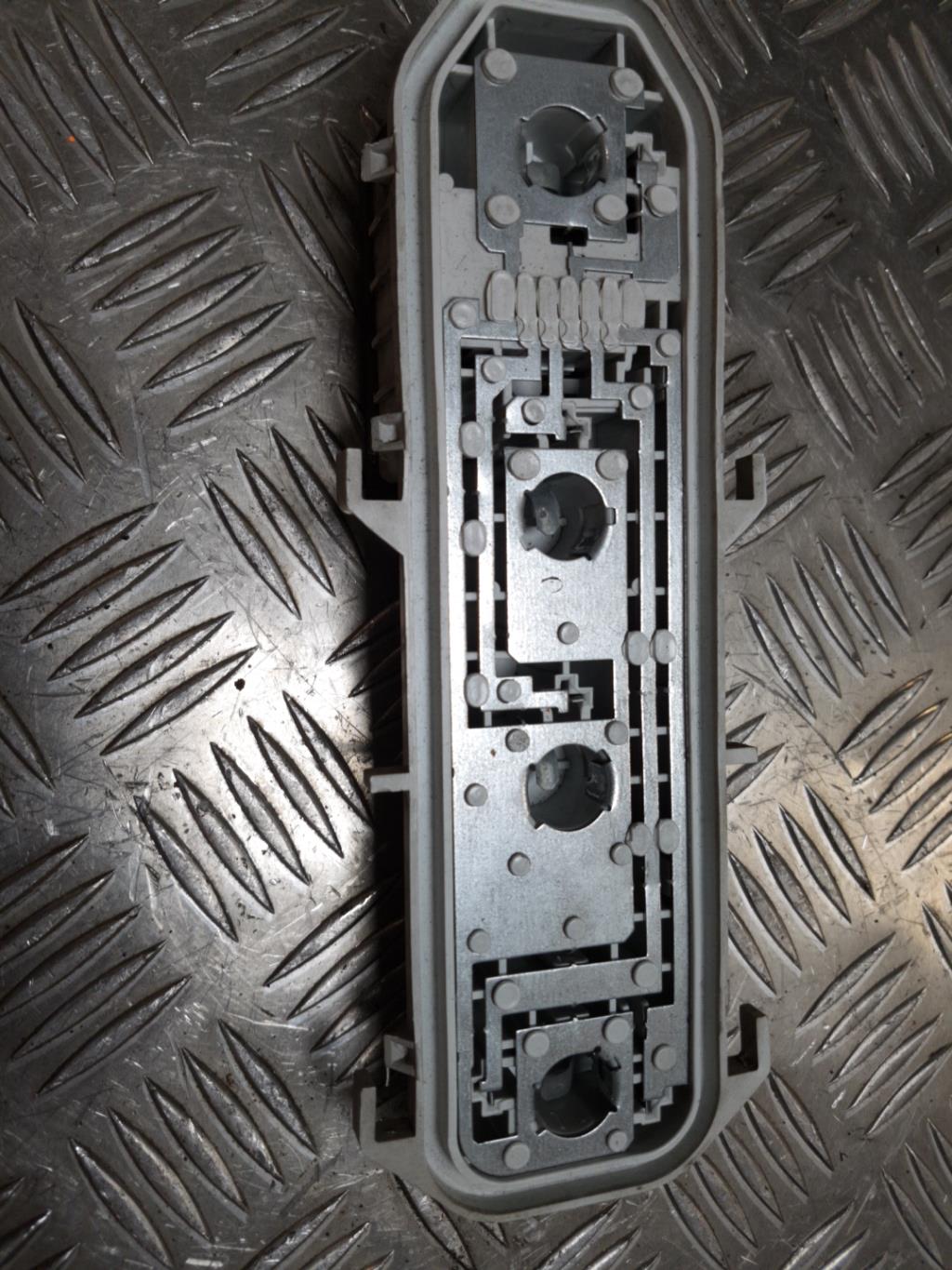 Platine feu arriere gauche RENAULT CLIO 2 PHASE 2 Diesel - 1