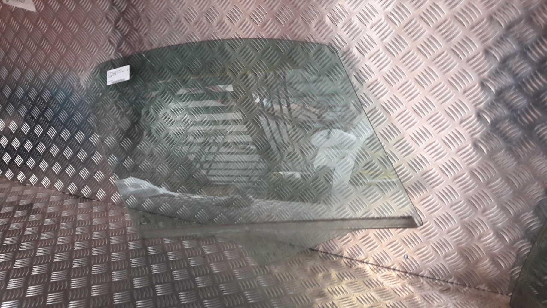 Vitre avant droit CITROEN C3 1 PHASE 2 Diesel - 1
