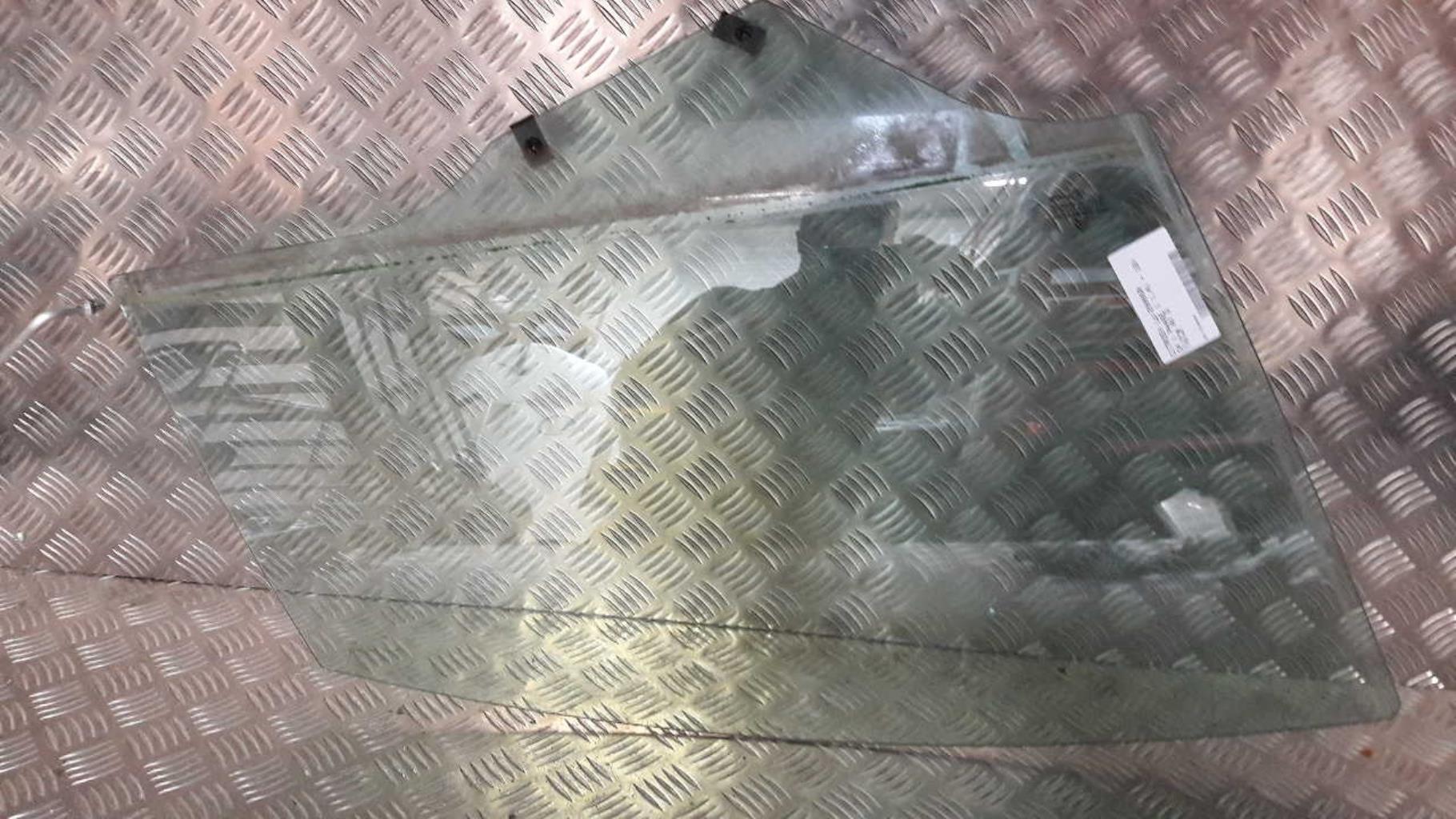 Vitre avant droit CITROEN C4 1 PHASE 1 Essence - 1