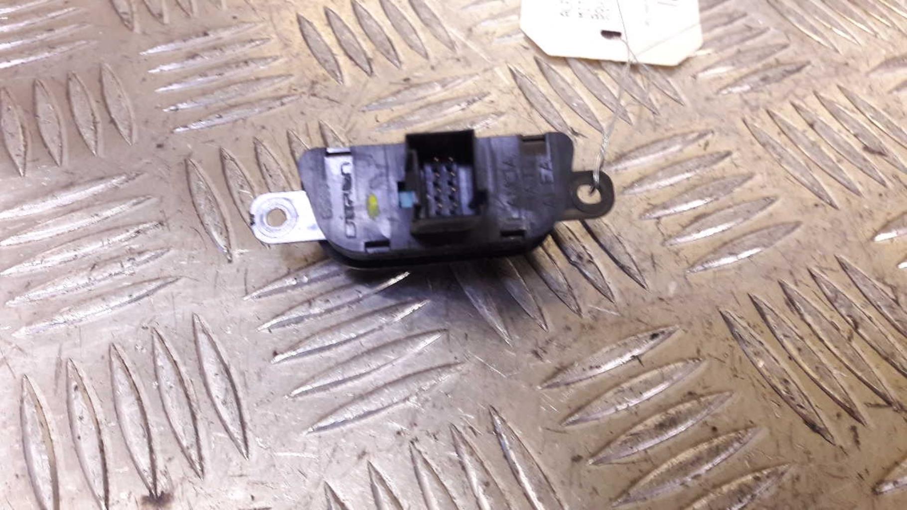 Bouton de warning ALFA ROMEO MITO PHASE 1 Essence - 1