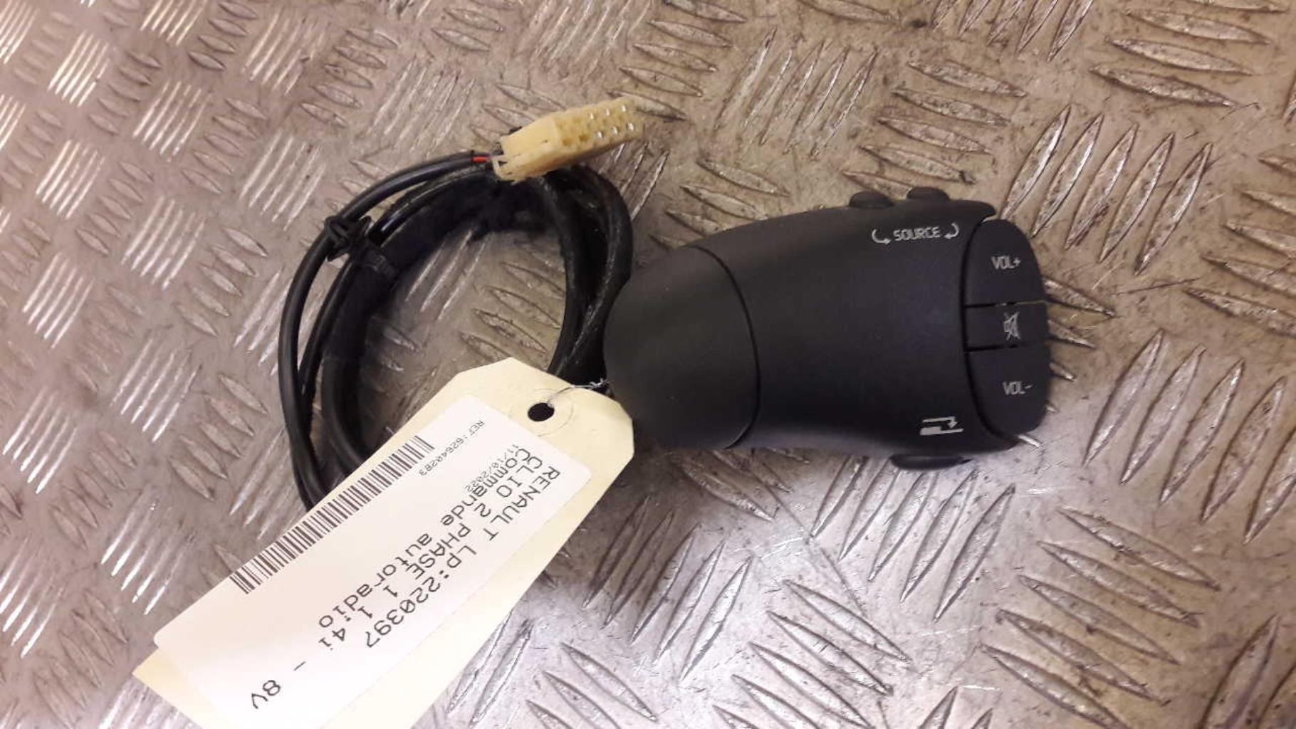 Commande autoradio RENAULT CLIO 2 PHASE 1 Essence - 1