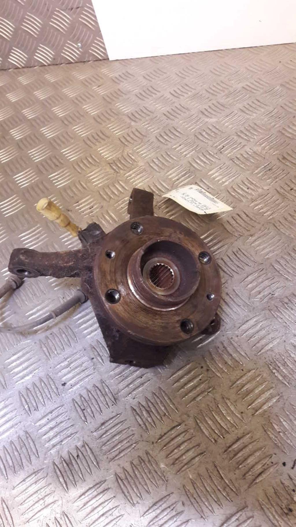 Pivot de moyeu avant droit RENAULT CLIO 2 PHASE 1 Essence - 1