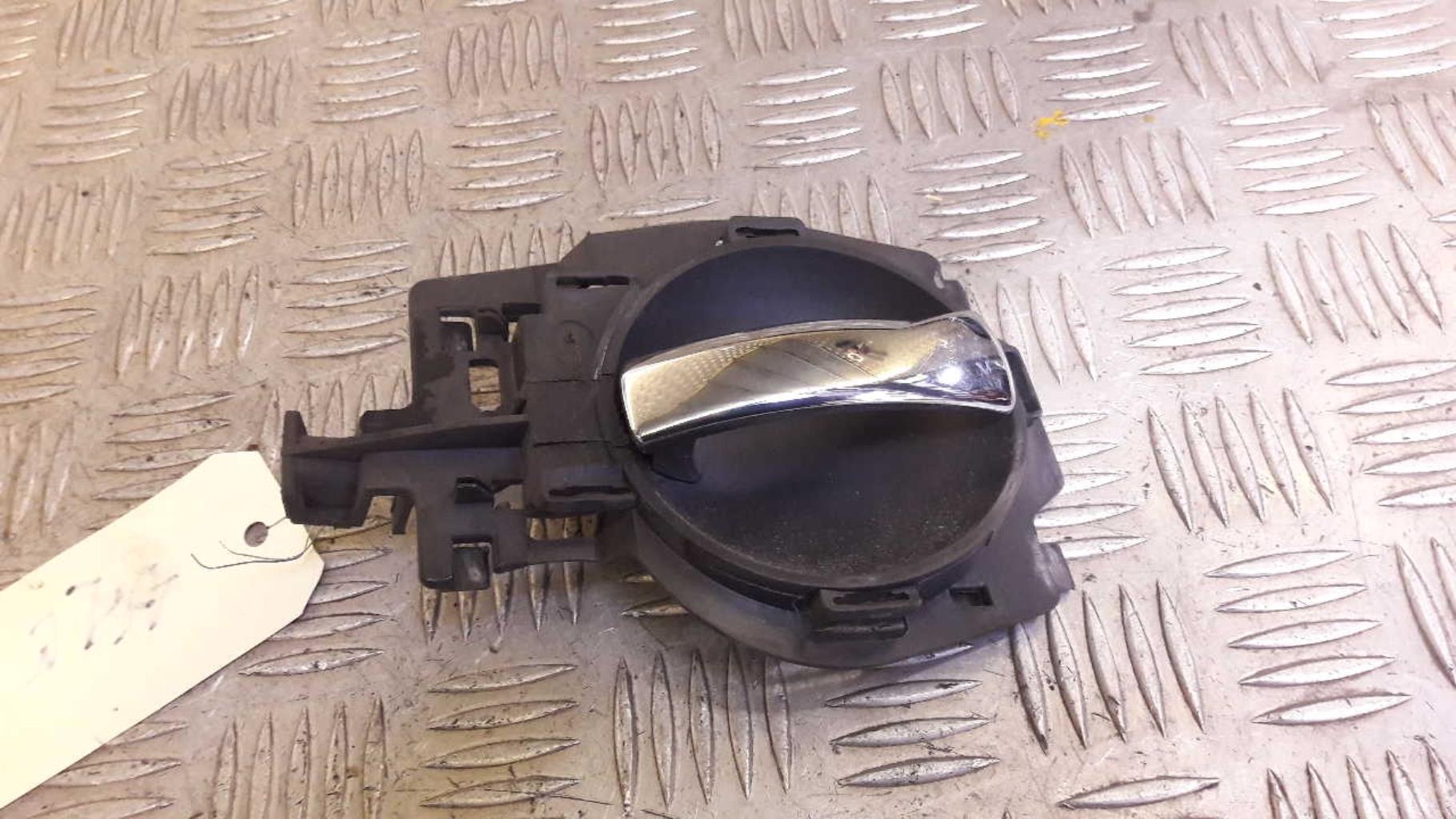 Poignee interieur avant gauche CITROEN C3 1 PHASE 2 Diesel - 1