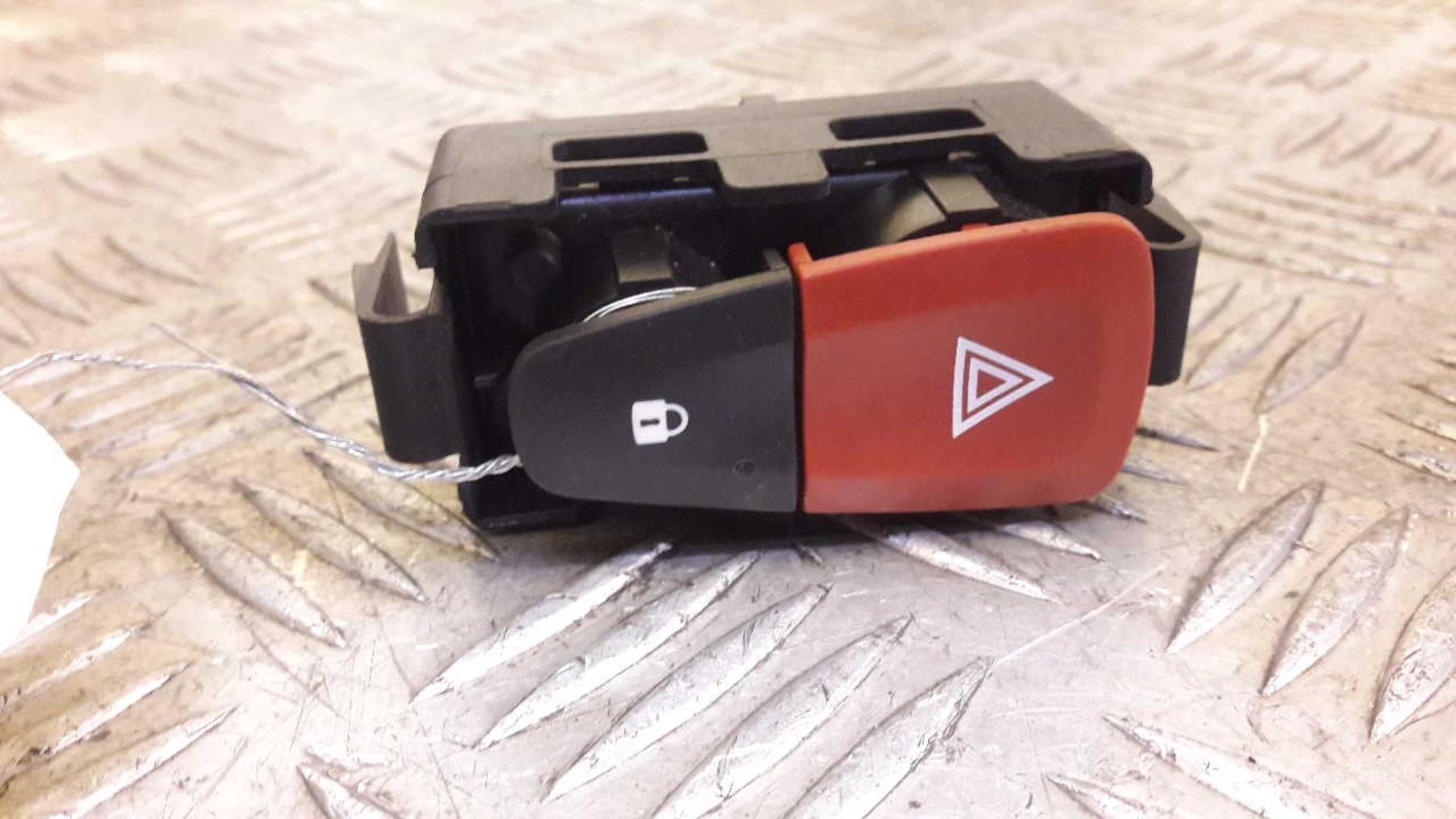 Bouton de warning RENAULT SCENIC 3 PHASE 1 Essence - 1