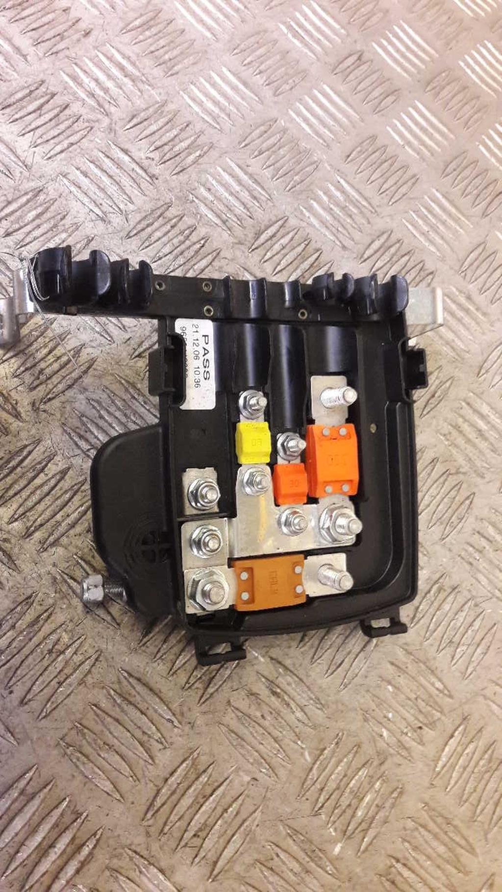 Porte fusible CITROEN C6 Diesel - 1