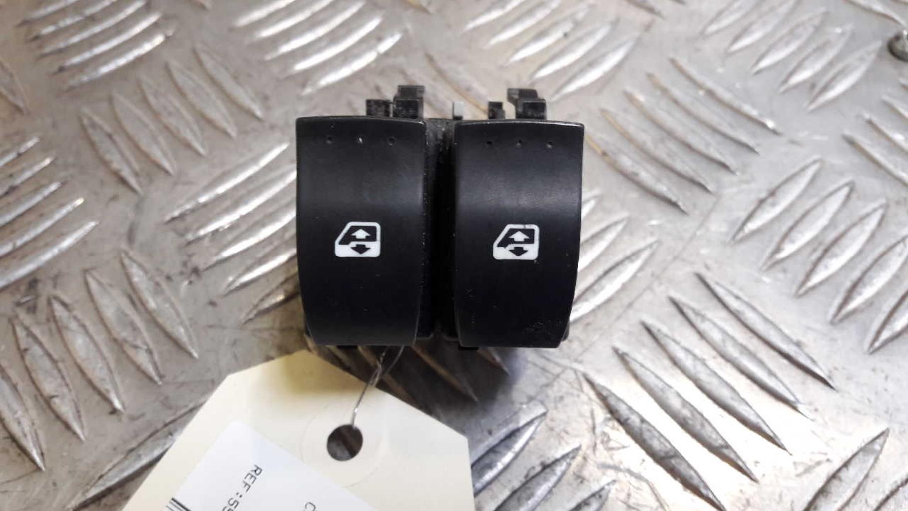 Interrupteur de leve vitre RENAULT MEGANE 2 PHASE 1 Essence - 1
