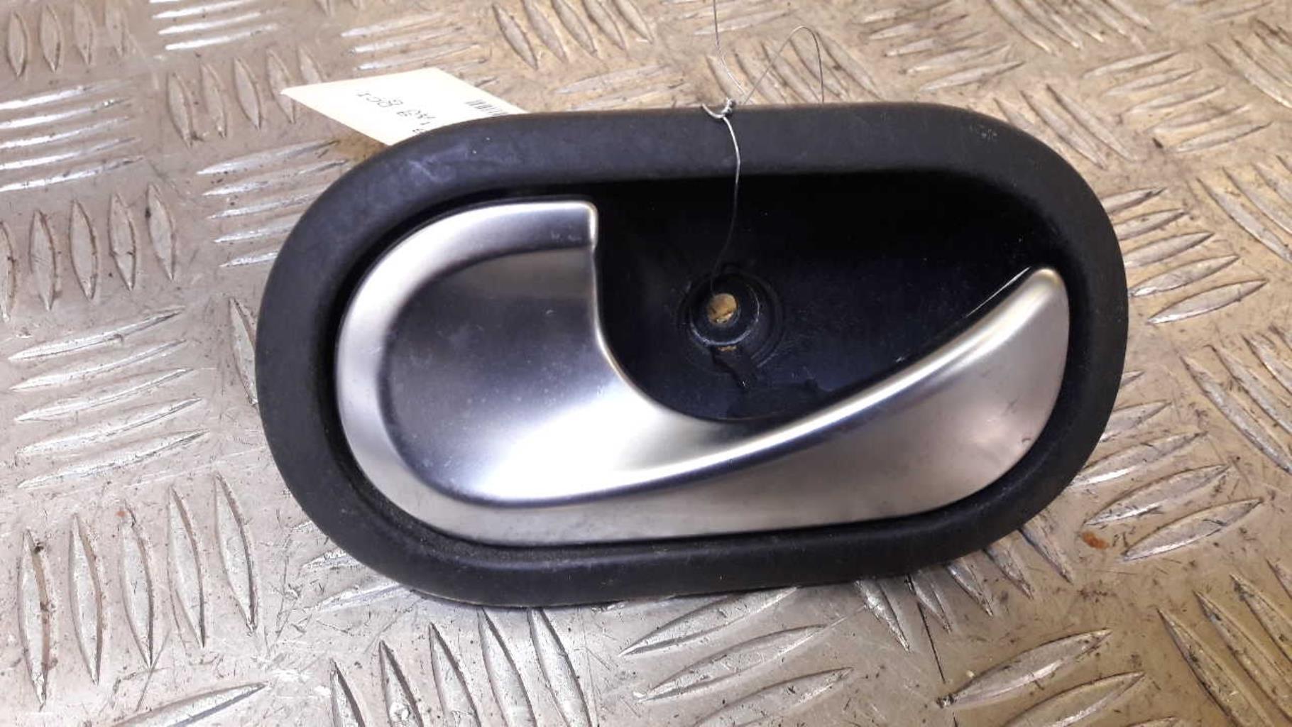 Poignee interieur avant gauche RENAULT MEGANE 2 PHASE 1 Diesel - 1