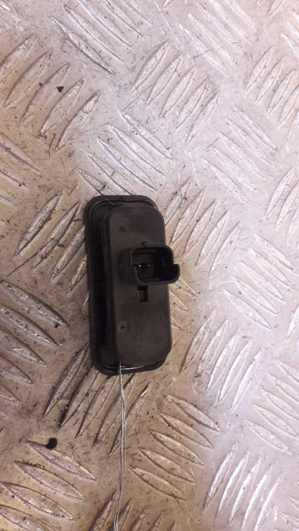 Bouton de coffre RENAULT SCENIC 3 PHASE 1 Diesel - 1