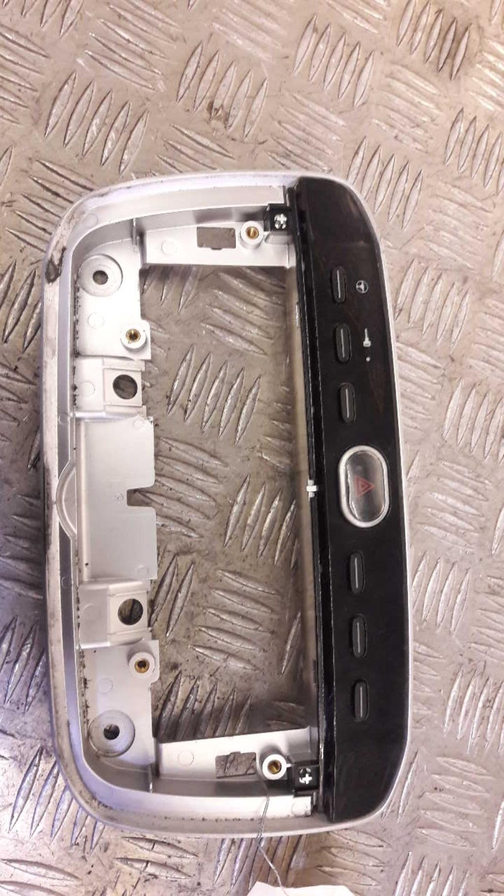 Bouton de warning FIAT PUNTO EVO 3 Diesel - 1