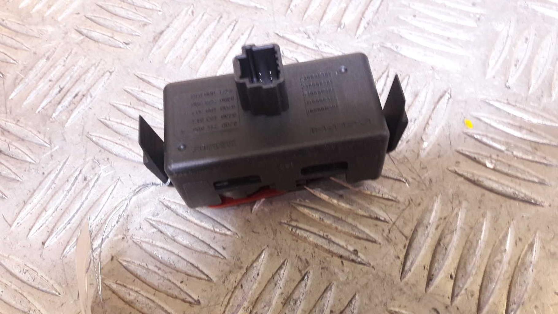 Bouton de warning RENAULT SCENIC 3 PHASE 1 Diesel - 1