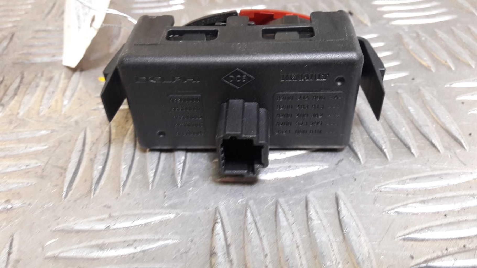 Bouton de warning RENAULT TWINGO 2 PHASE 1 Essence - 1
