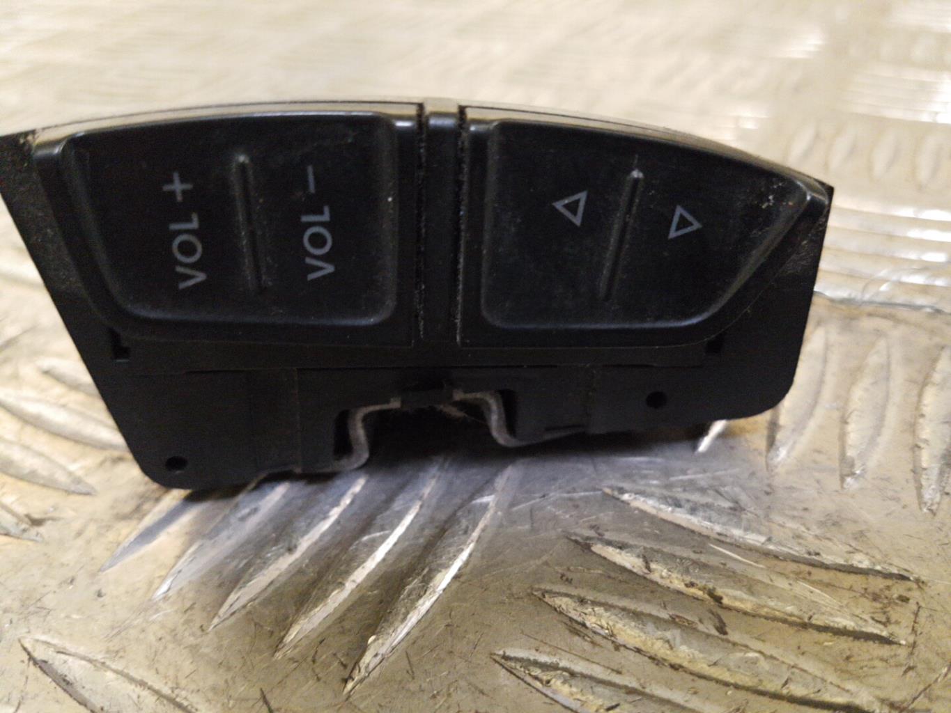 Commande autoradio VOLKSWAGEN PASSAT 4 PHASE 2 Diesel - 1