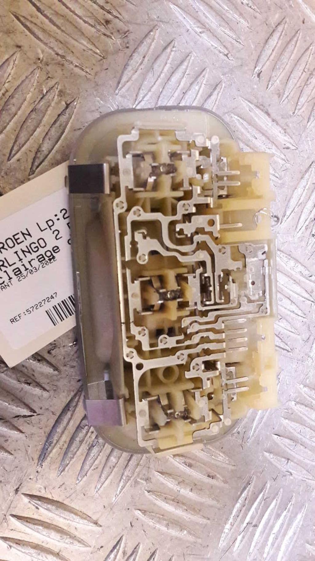 Eclairage de plafonnier CITROEN BERLINGO 2 PHASE 1 Diesel - 1