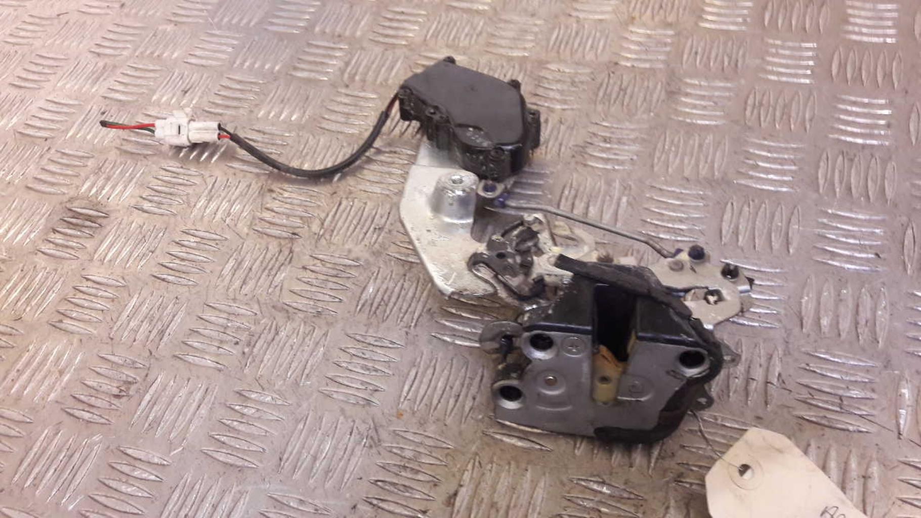 Serrure arriere droit SUZUKI SWIFT 2 PHASE 1 Essence - 1