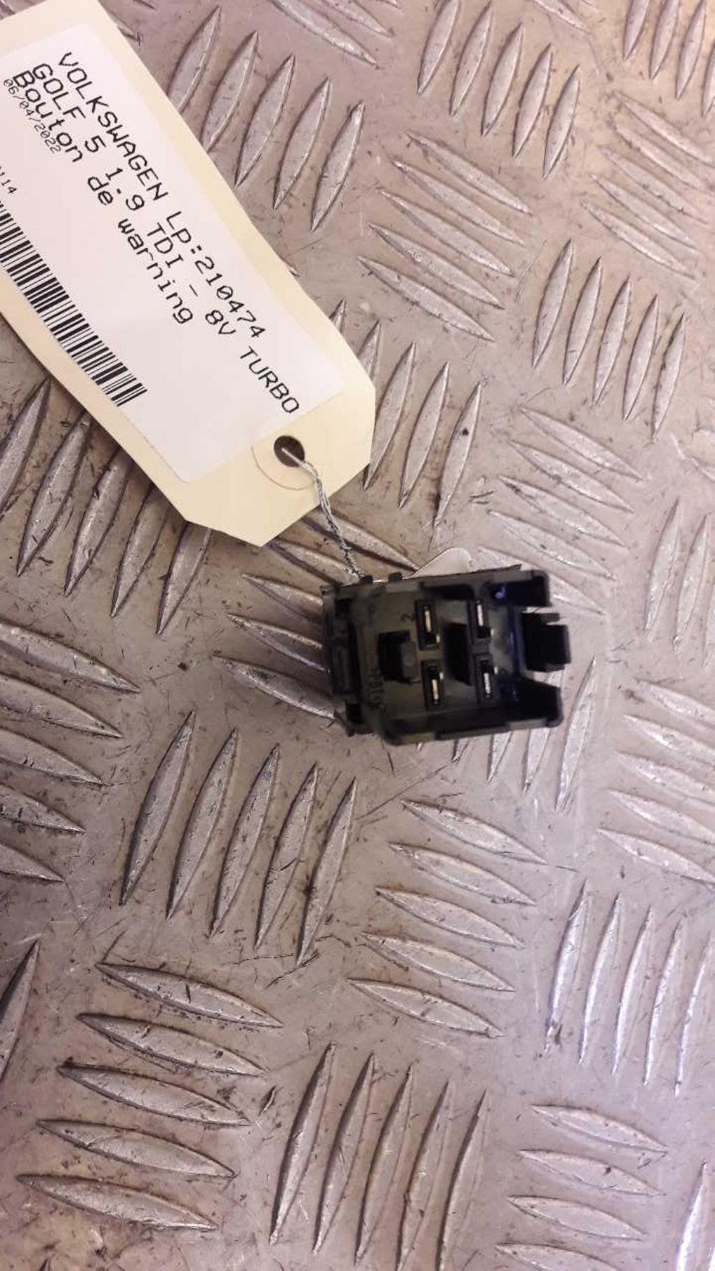 Bouton de warning VOLKSWAGEN GOLF 5 Diesel - 1