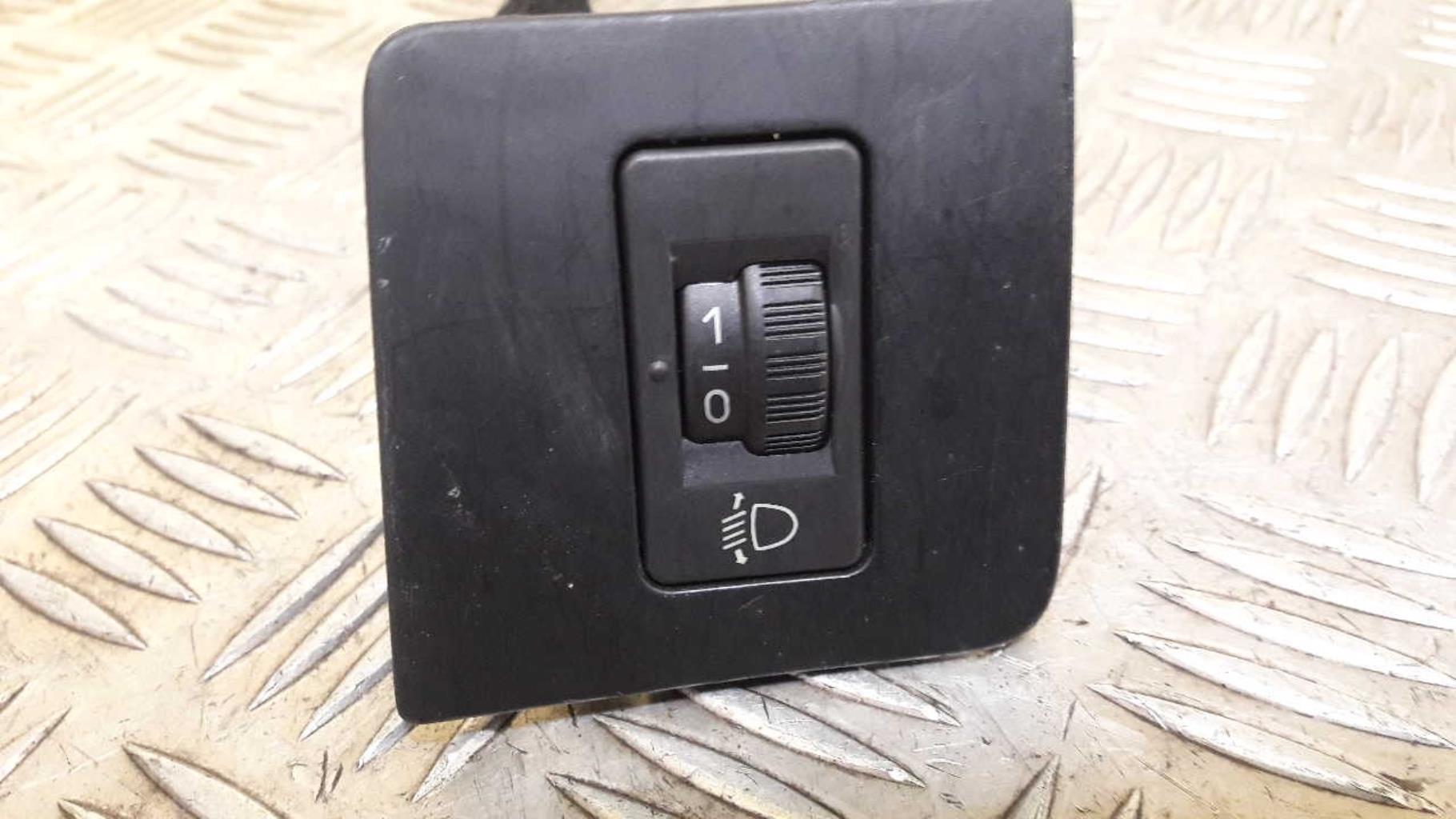 Commande de reglage hauteur de phare PEUGEOT 407 PHASE 1 Diesel - 1
