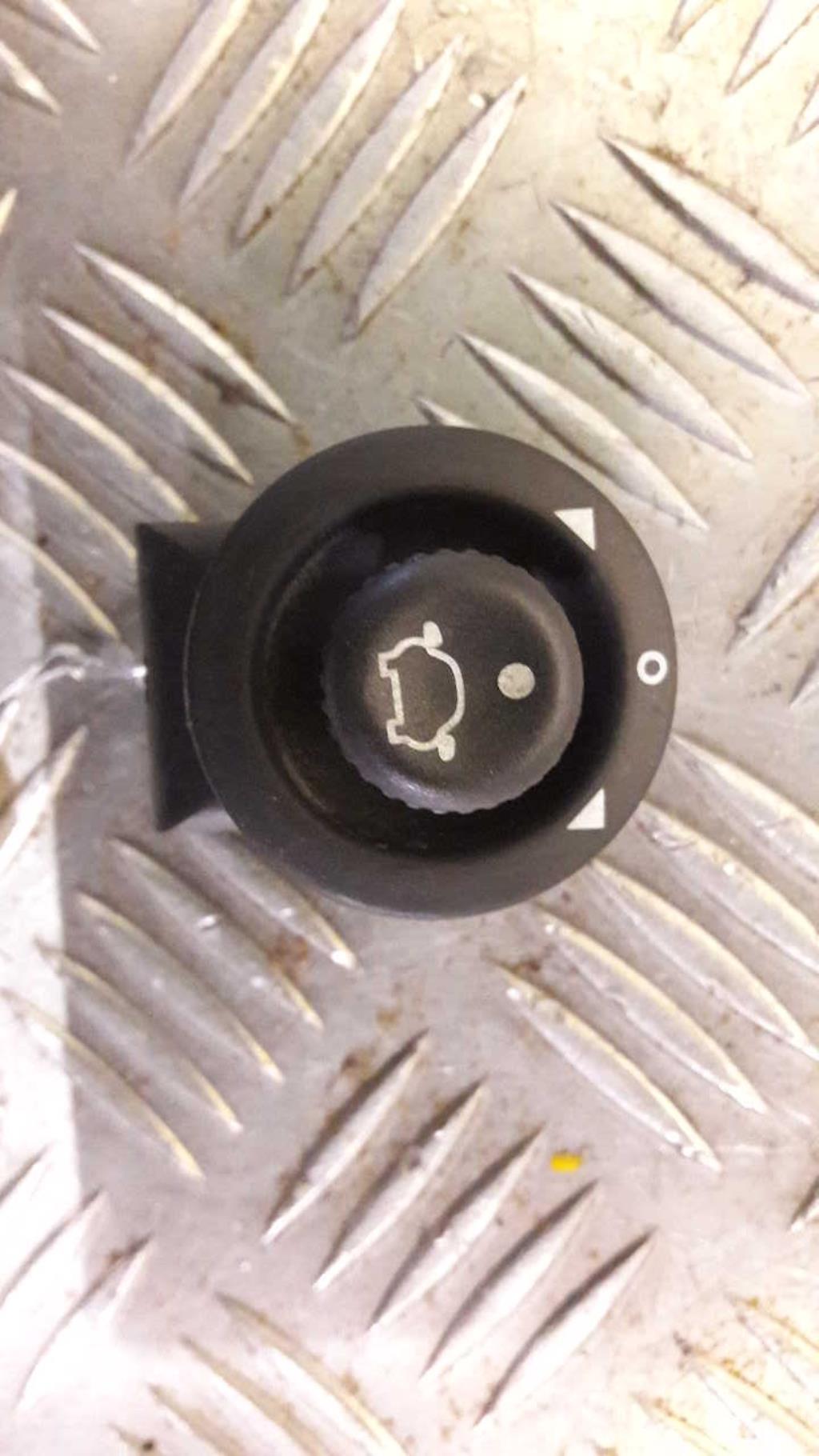 Commande retroviseurs FORD FIESTA 5 PHASE 1 Diesel - 1