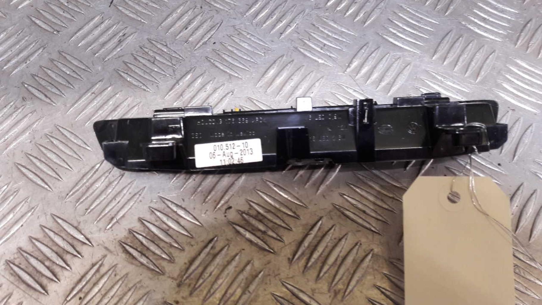 Feu arriere stop central VOLKSWAGEN JETTA 4 Essence/Hybride - 1
