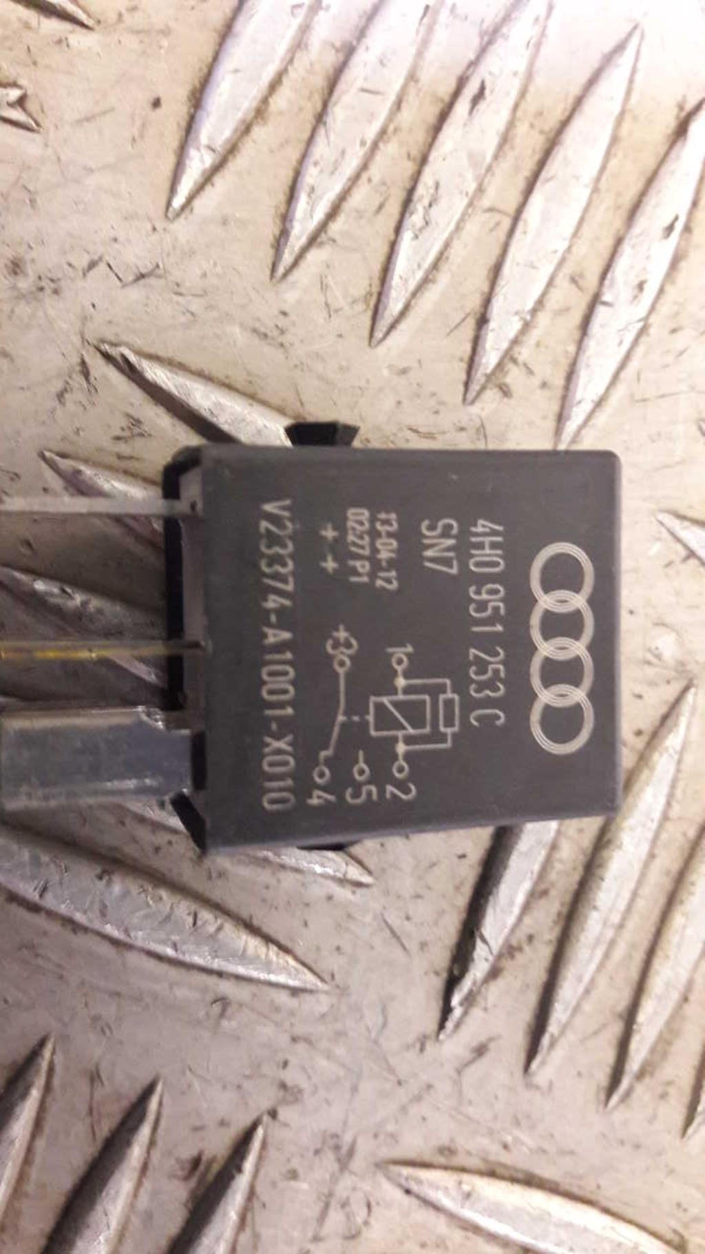 Relais electrique VOLKSWAGEN JETTA 4 Essence/Hybride - 1