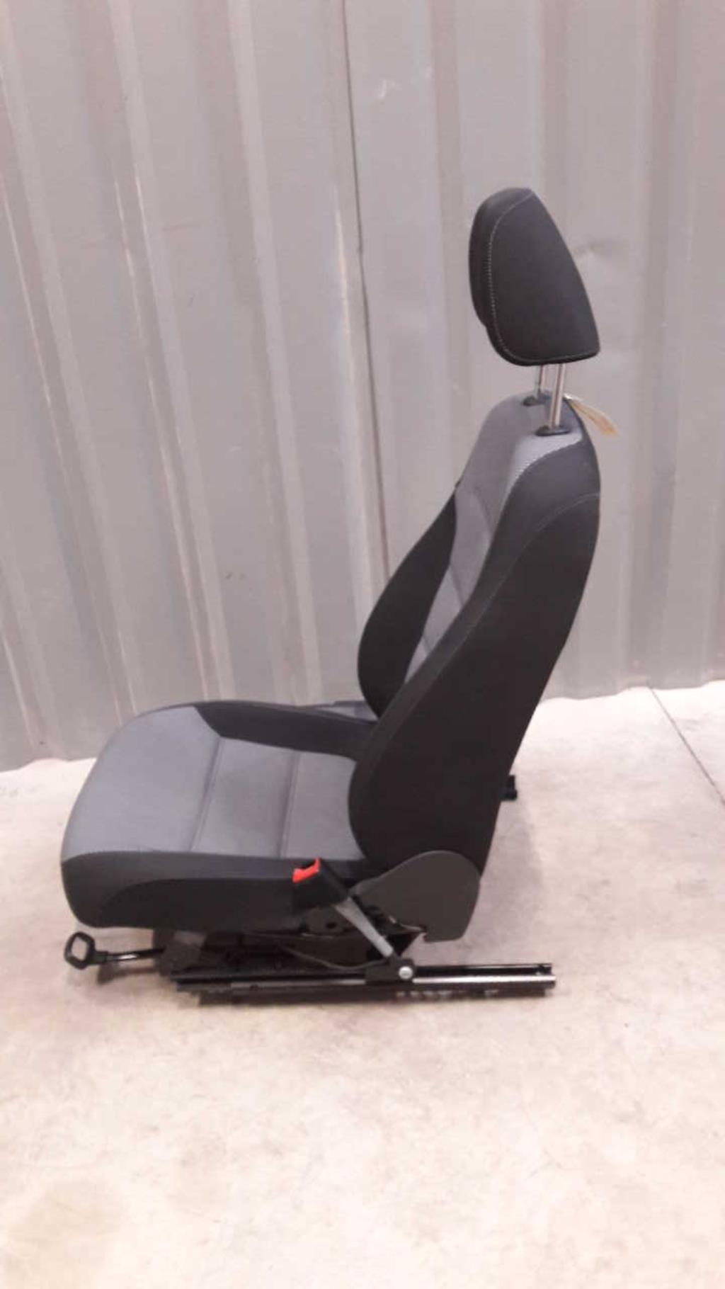 Siege avant droit VOLKSWAGEN JETTA 4 Essence/Hybride - 1