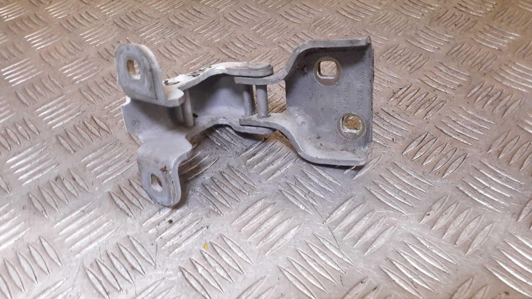 Charniere de porte avant droit RENAULT TRAFIC 2 PHASE 1 Diesel - 1