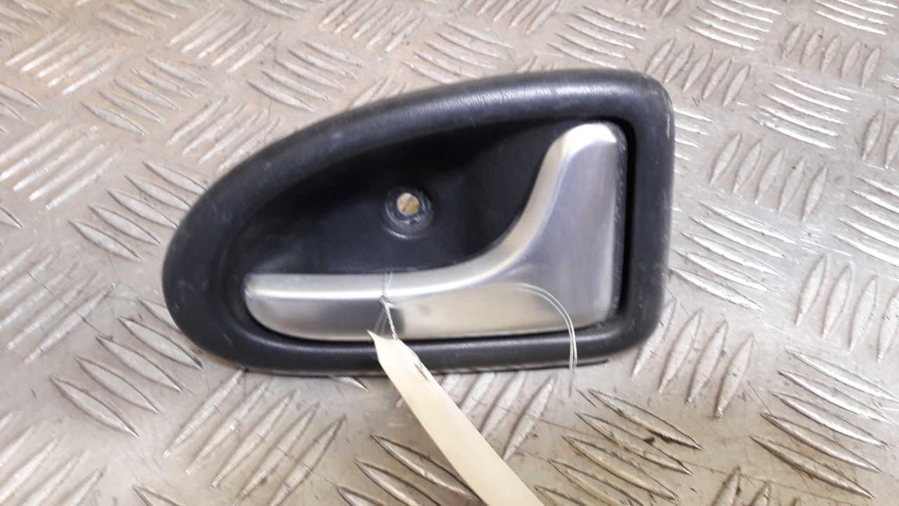 Poignee interieur avant droit RENAULT CLIO 2 PHASE 2 Diesel - 1