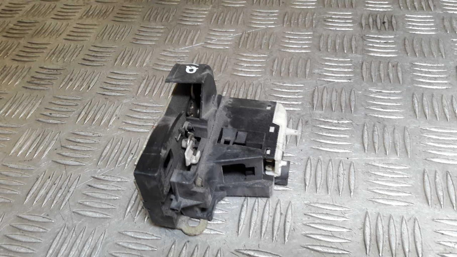 Serrure avant droit RENAULT CLIO 2 PHASE 2 Essence - 1