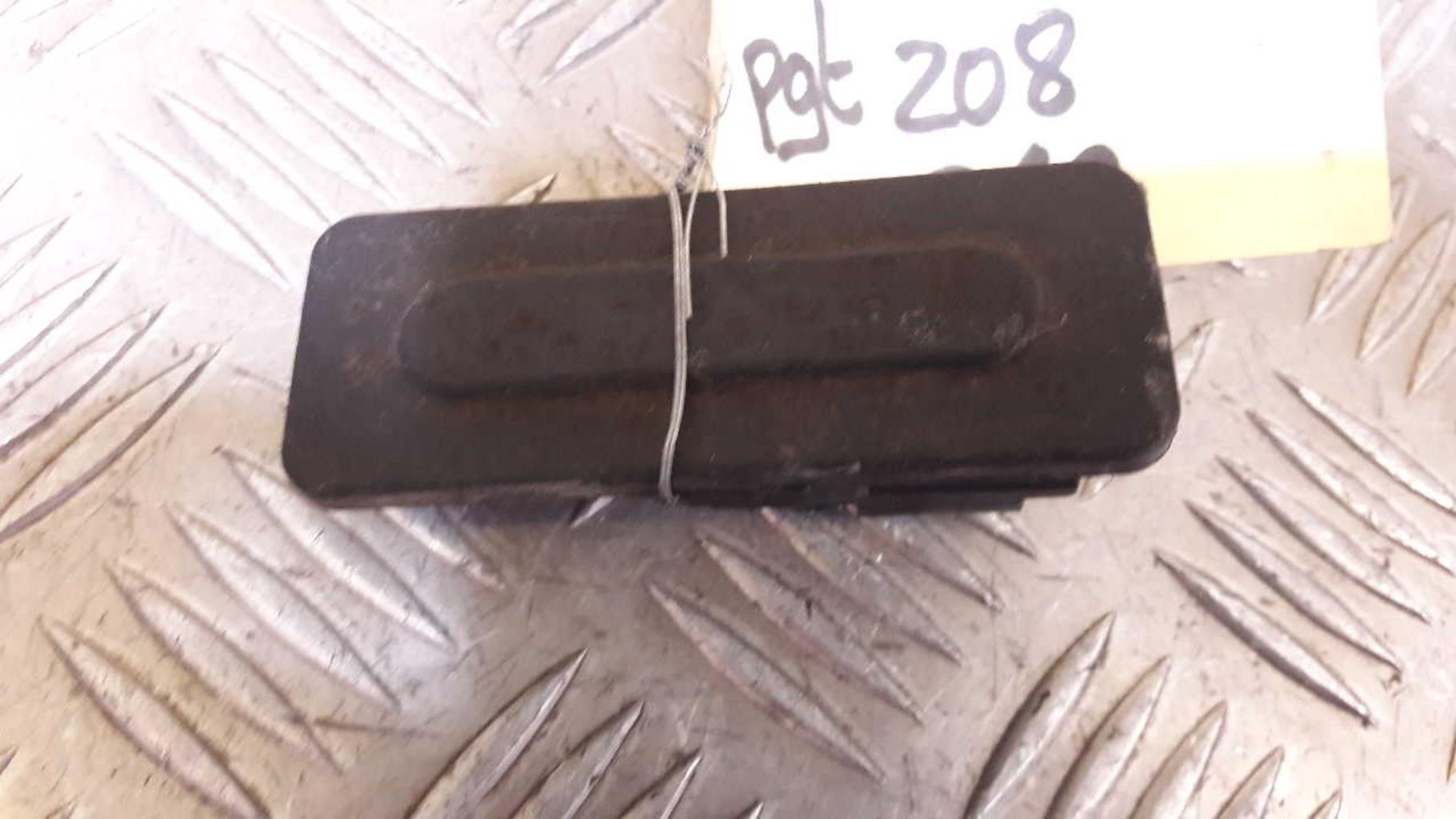 Bouton de coffre PEUGEOT 208 1 PHASE 2 Diesel - 1