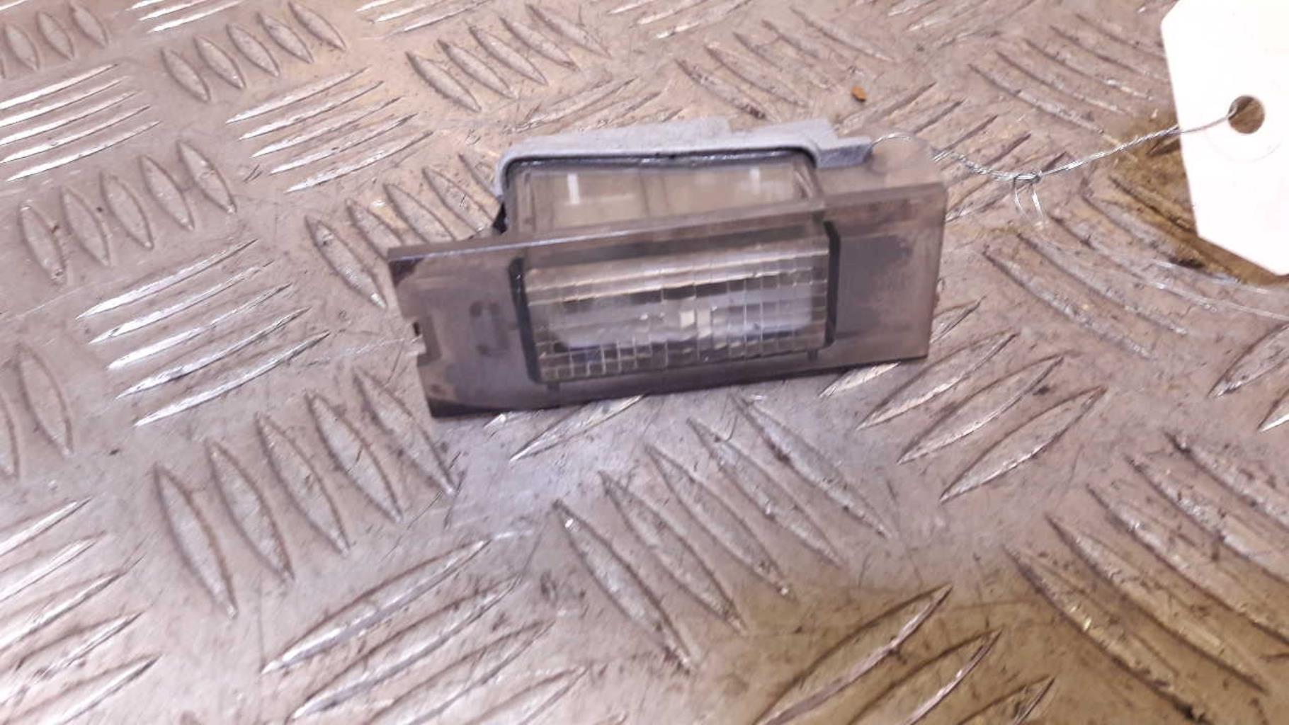 Eclairage de plaque RENAULT CLIO 3 PHASE 1 Diesel - 1